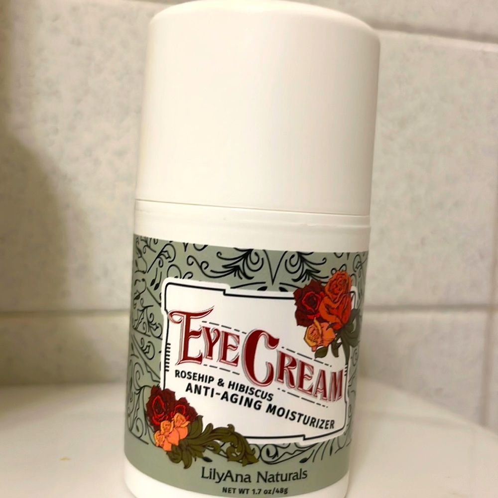Lily Ana naturals eye cream